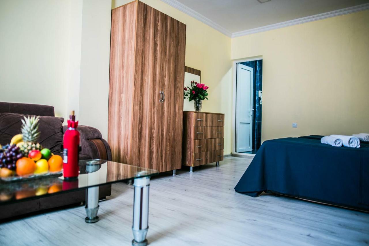 Central Apart-Hotel Батуми Екстериор снимка