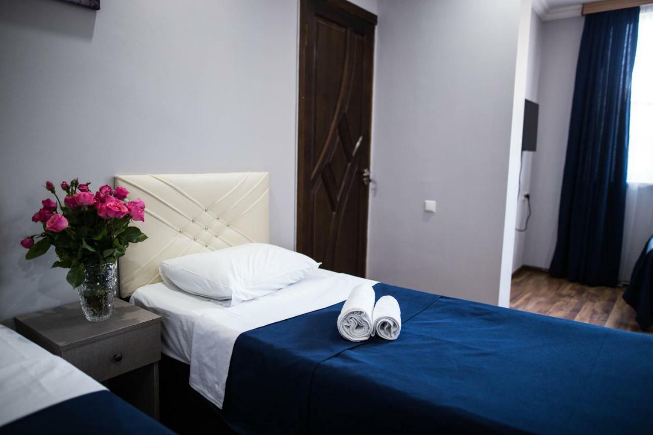 Central Apart-Hotel Батуми Екстериор снимка