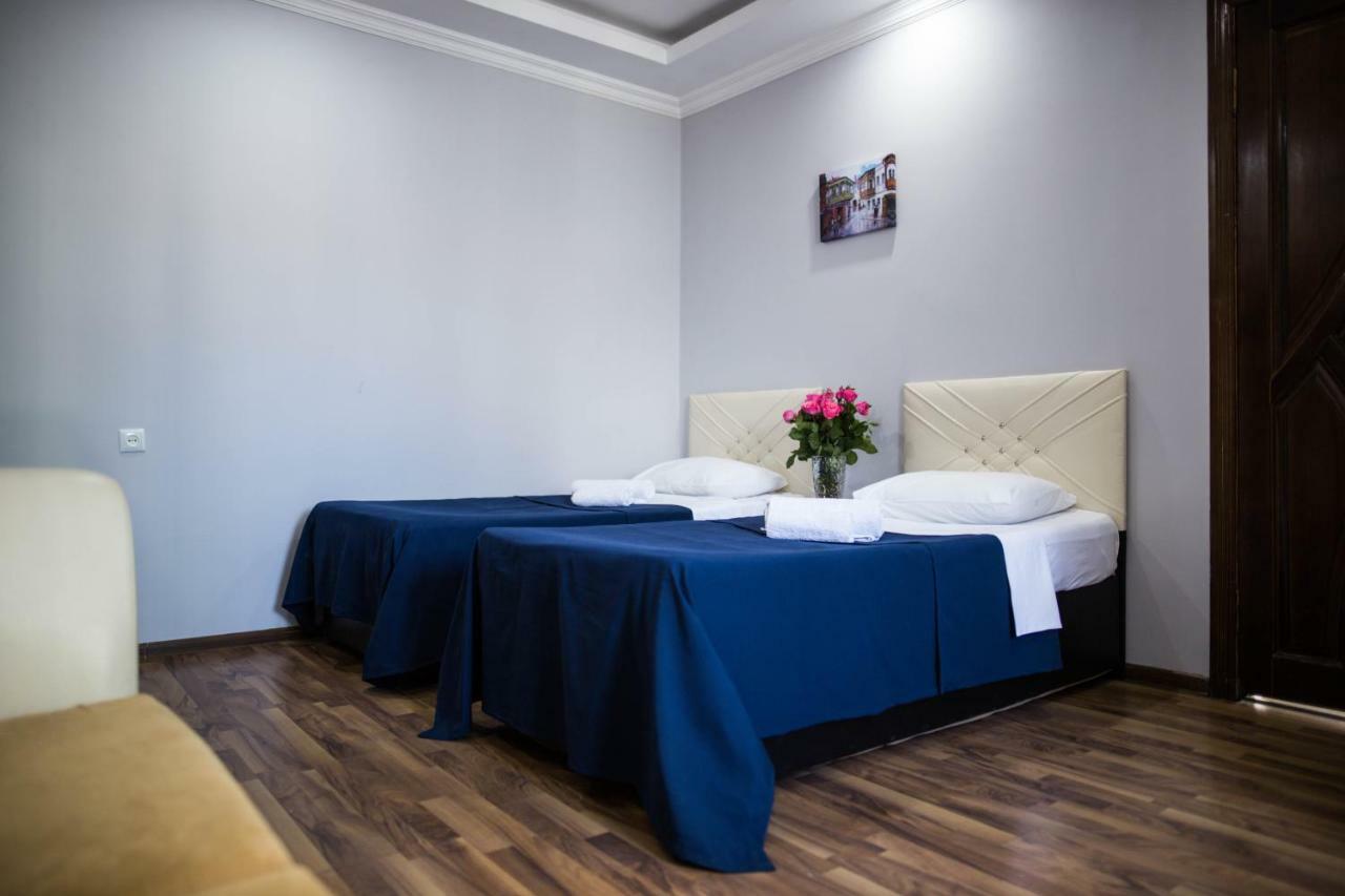 Central Apart-Hotel Батуми Екстериор снимка