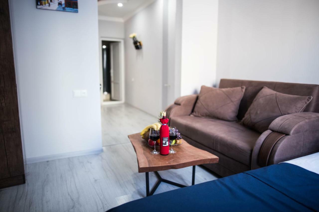 Central Apart-Hotel Батуми Екстериор снимка